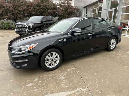 Used 2017 Kia Optima LX FWD image 3