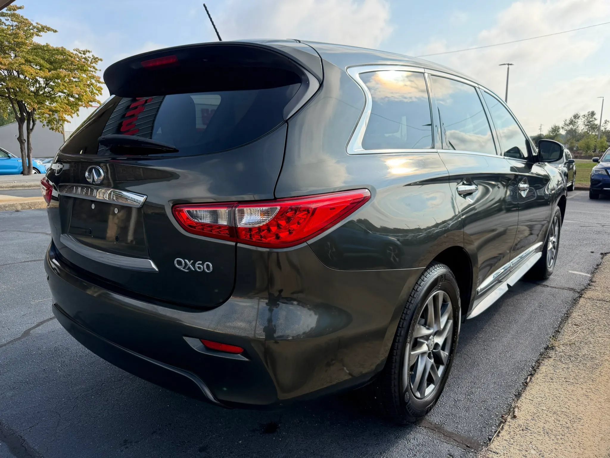 Used 2014 INFINITI QX60 Luxe w/ Premium Package AWD/4WD image 7