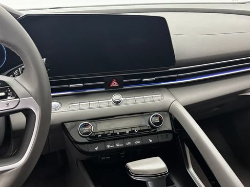 Used 2024 Hyundai Elantra SEL w/ Convenience Package FWD image 15