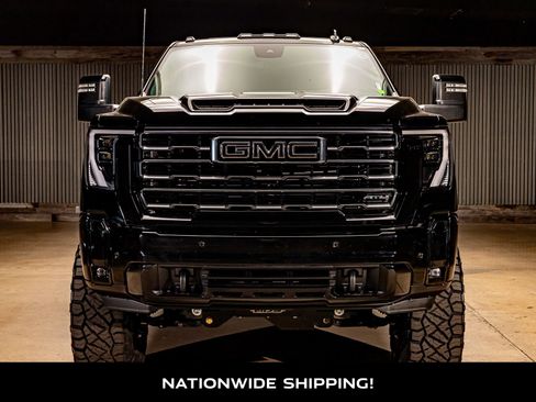 Used 2025 GMC Sierra 2500 AT4 image 4