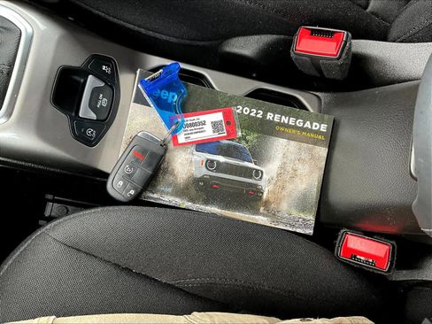 Used 2022 Jeep Renegade Latitude image 52