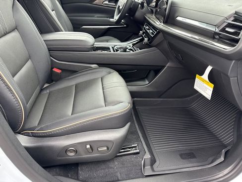 New 2026 Chevrolet Traverse High Country w/ LPO, Floor Liner Package FWD image 14