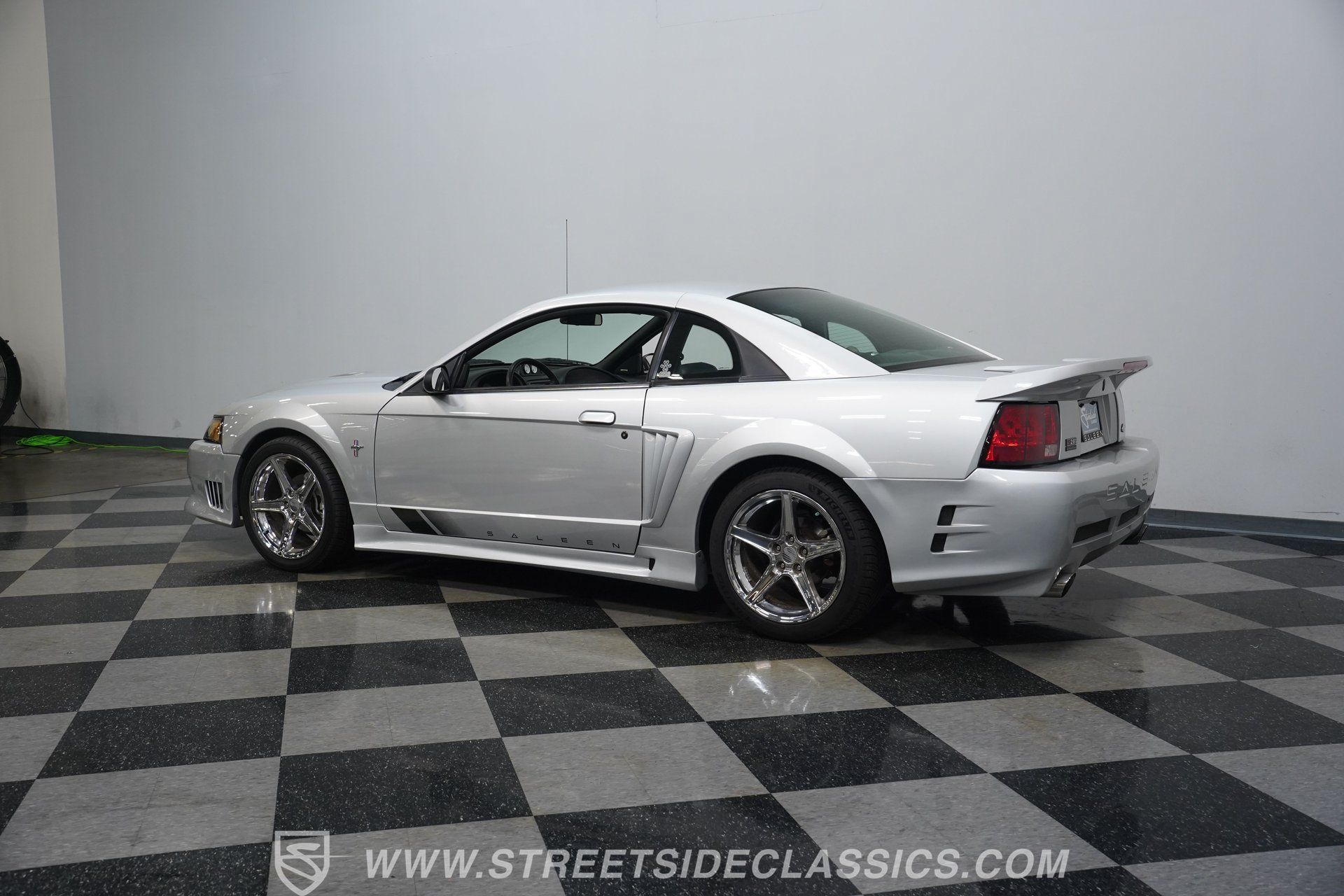 Used 2001 Ford Mustang GT RWD image 9
