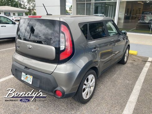 Used 2015 Kia Soul + FWD image 4
