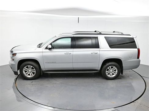 Used 2020 Chevrolet Suburban LT image 20