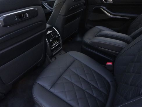 Used 2025 BMW X7 xDrive40i w/ M Sport Package AWD/4WD image 34