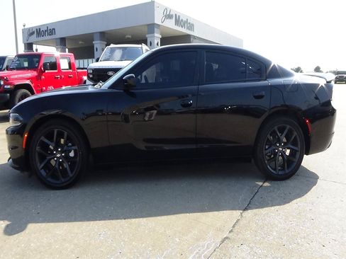 Used 2021 Dodge Charger SXT w/ Blacktop Package RWD image 1