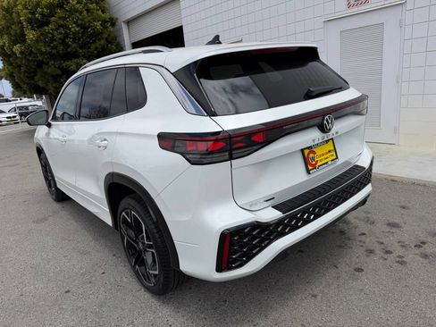 New 2026 Volkswagen Tiguan SEL R-Line AWD/4WD image 4
