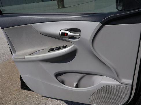 Used 2011 Toyota Corolla LE FWD image 30