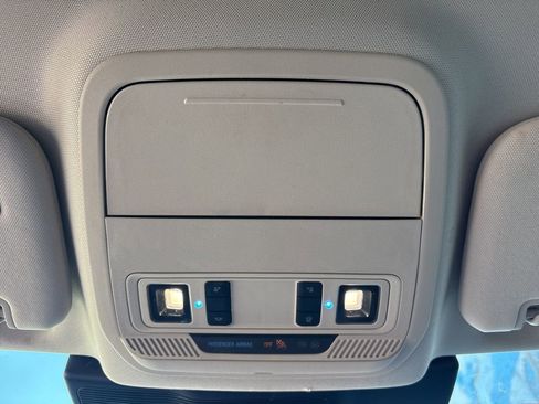 Used 2020 Ford Explorer Limited image 17