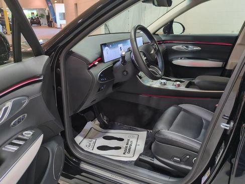 Certified 2026 Genesis GV70 2.5T Advanced AWD/4WD image 16