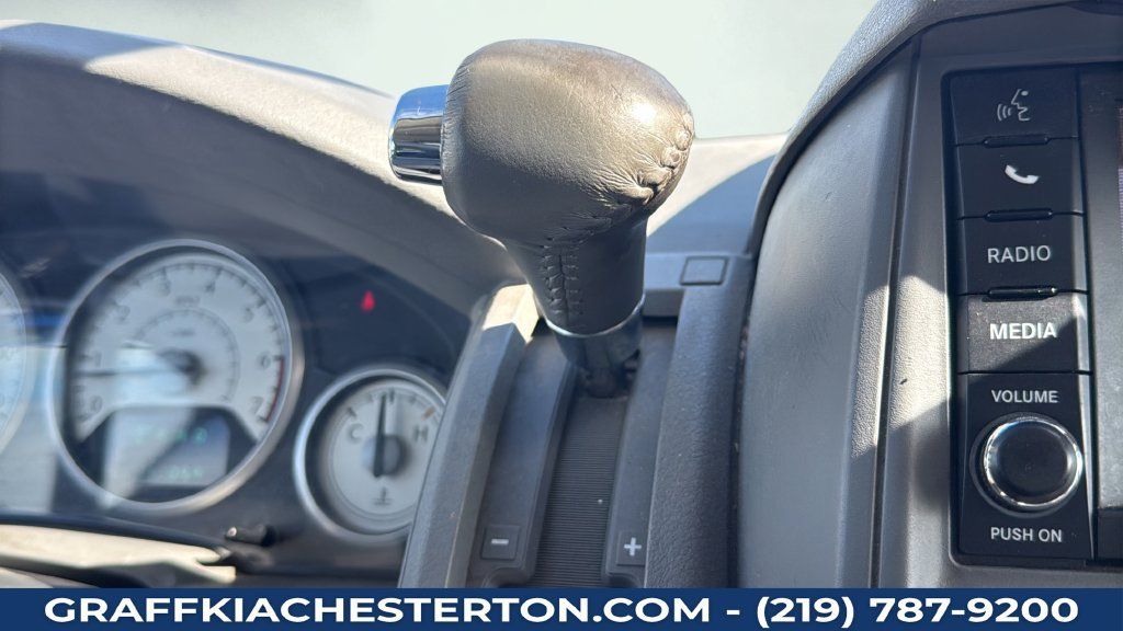 Used 2010 Chrysler Town & Country Touring FWD image 18