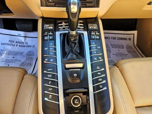 Used 2018 Porsche Macan image 26