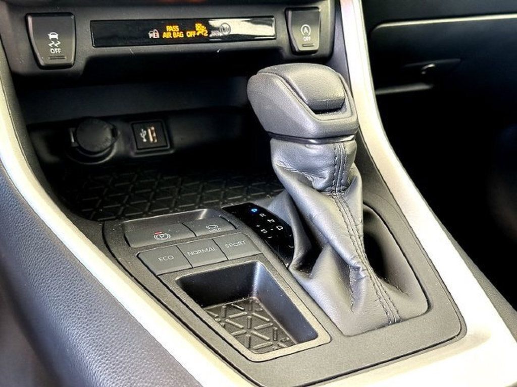Certified 2025 Toyota RAV4 LE FWD image 16