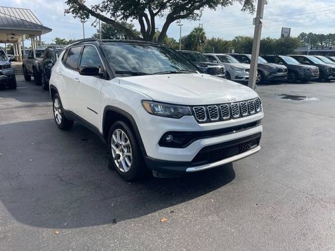 Used 2025 Jeep Compass Limited AWD/4WD image 8