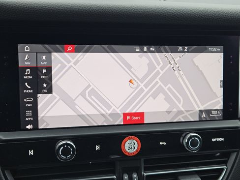 Certified 2025 Porsche Macan image 17