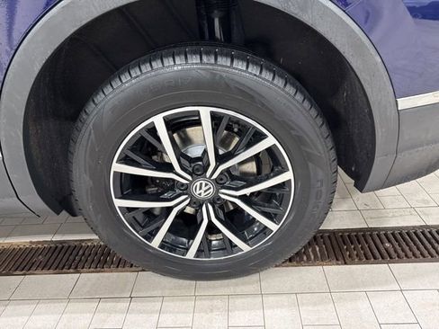 Used 2021 Volkswagen Tiguan SE w/ Panoramic Sunroof Package image 16