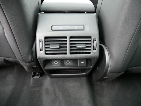 Used 2025 Land Rover Discovery Sport S image 18