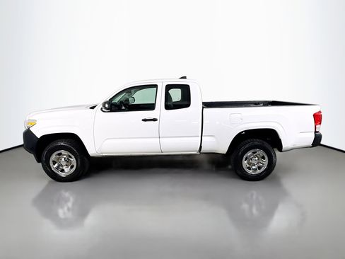 Used 2017 Toyota Tacoma SR image 6