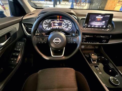 Used 2022 Nissan Rogue SV image 5