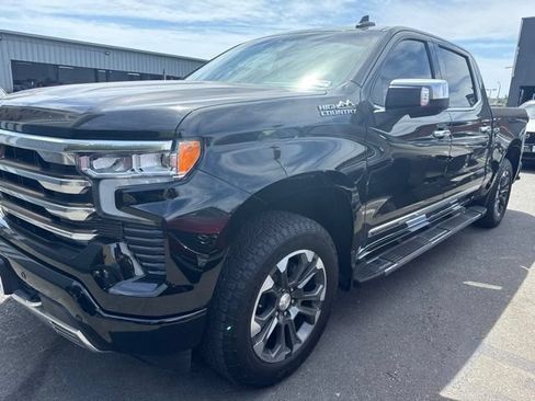 Used 2022 Chevrolet Silverado 1500 High Country w/ Technology Package AWD/4WD image 2