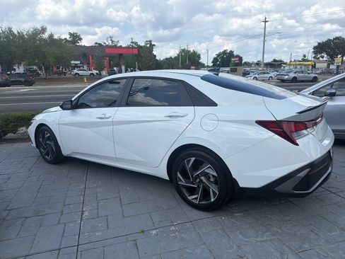 Used 2016 Hyundai Elantra GT image 1