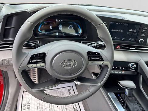 Certified 2025 Hyundai Elantra Sport FWD image 14