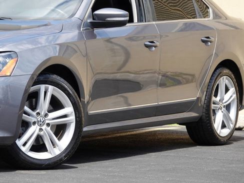 Used 2013 Volkswagen Passat TDI SEL Premium image 4
