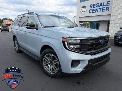 Certified 2025 Ford Expedition Active AWD/4WD image 1
