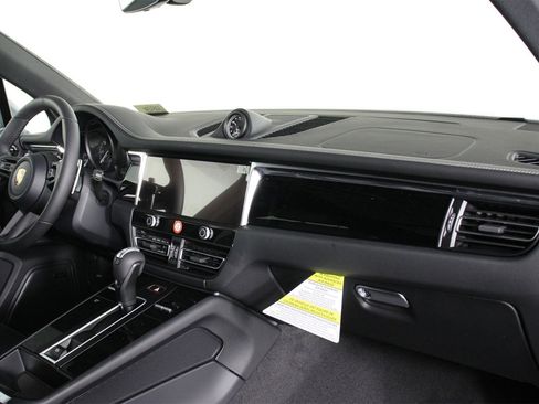 New 2026 Porsche Macan image 15