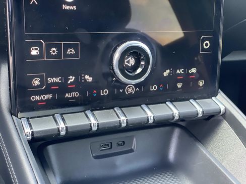 Used 2025 GMC Terrain Elevation w/ Elevation Premium Package image 15