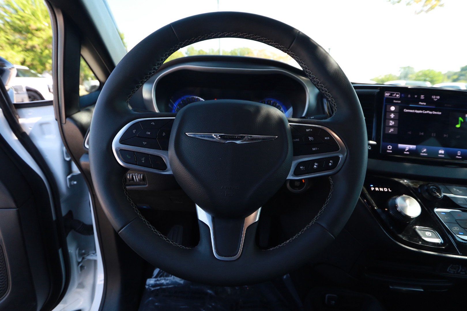 Used 2025 Chrysler Pacifica Select FWD image 10