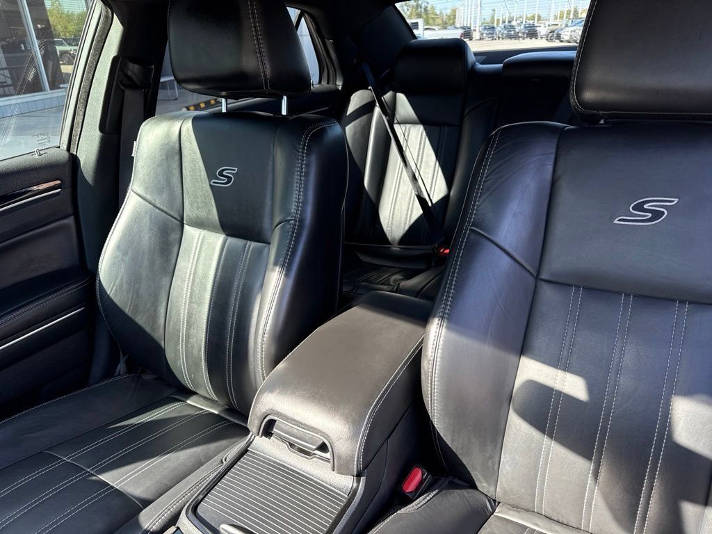 Used 2018 Chrysler 300 S RWD image 29