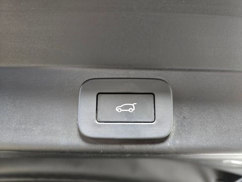 Used 2025 Land Rover Range Rover Sport SE image 50