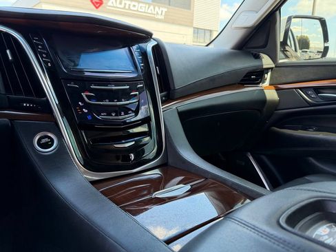 Used 2019 Cadillac Escalade ESV Premium Luxury AWD/4WD image 52