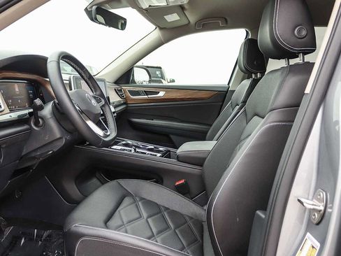 Certified 2026 Volkswagen Atlas SE FWD image 16