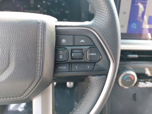 Used 2025 Toyota Tacoma TRD Sport AWD/4WD image 19
