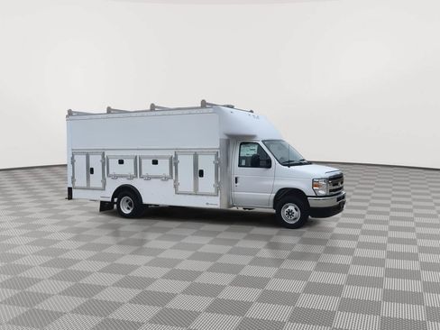 New 2027 Ford E-450 and Econoline 450 Super Duty w/ Power Equipment Group RWD image 33