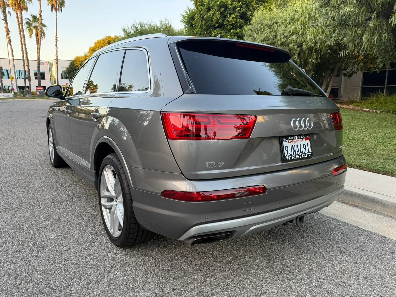 Used 2017 Audi Q7 3.0T Prestige w/ Prestige Package AWD/4WD image 10