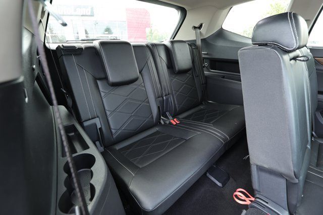 Used 2025 Volkswagen Atlas SE AWD/4WD image 30