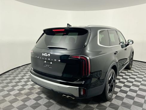 Used 2024 Kia Telluride EX w/ EX Captain's Chair Package FWD image 3