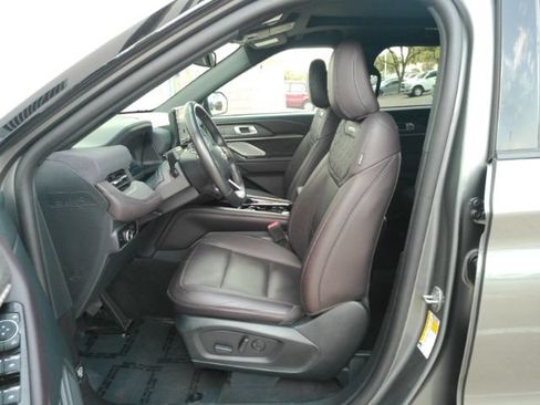 Used 2025 Ford Explorer Platinum w/ LUX Leather Package AWD/4WD image 18