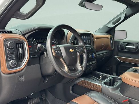 Used 2021 Chevrolet Silverado 1500 High Country w/ Technology Package image 4