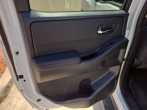 Certified 2025 Nissan Frontier SV w/ SV Convenience Package image 13