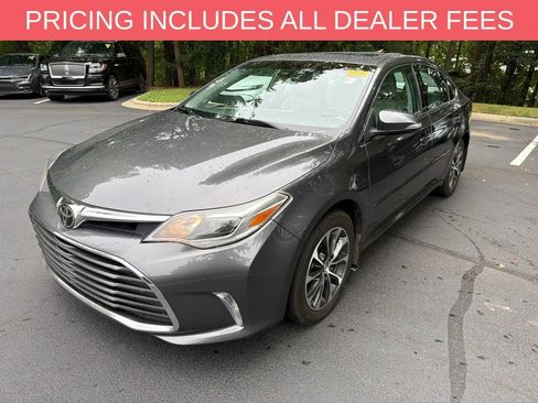 Used 2018 Toyota Avalon XLE Premium FWD image 3