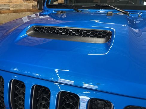 Used 2023 Jeep Gladiator Mojave image 9