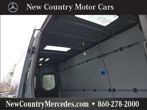 Used 2022 Mercedes-Benz Sprinter 2500 image 4