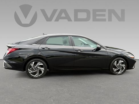 Used 2025 Hyundai Elantra Limited FWD image 7
