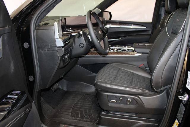 Used 2026 Cadillac Escalade Platinum Sport w/ LPO, ONYX Package AWD/4WD image 6