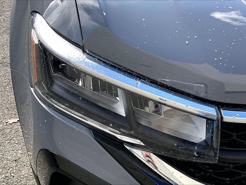 Certified 2024 Volkswagen Taos SE w/ Panoramic Sunroof Package image 27